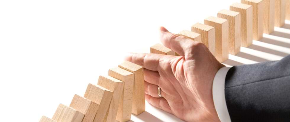 Quản Trị Rủi Ro Tài Chính Cho Doanh Nghiệp - Hiệu ứng Domino